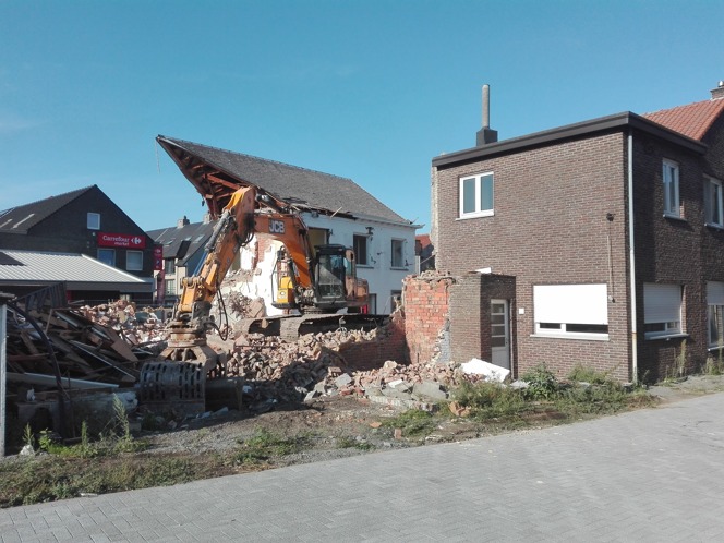 Afbraak oude apotheek en woonhuis