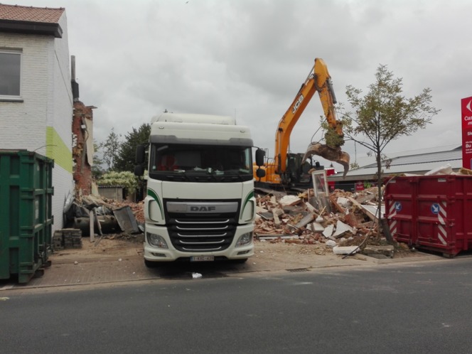 Afbraak oude apotheek en woonhuis